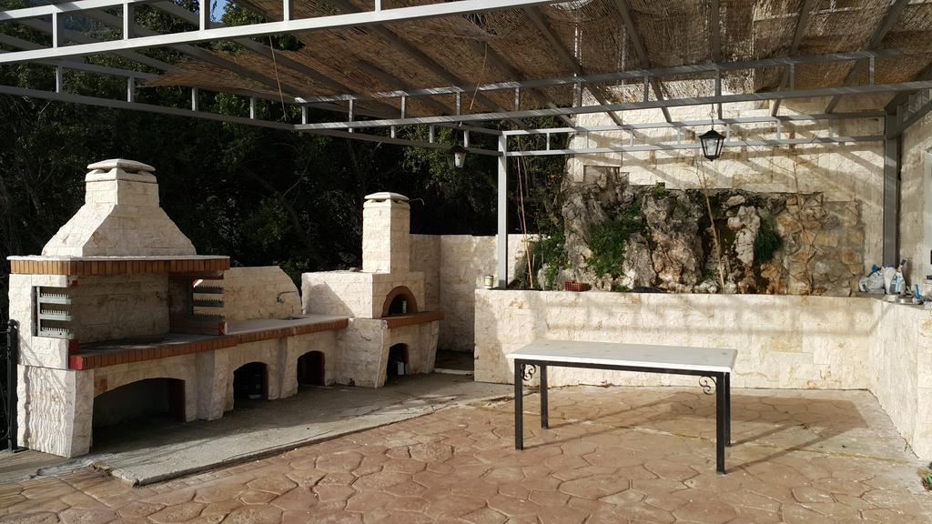 Daniella With Private Pool Δωμάτια σε οικογενειακή κατοικία *